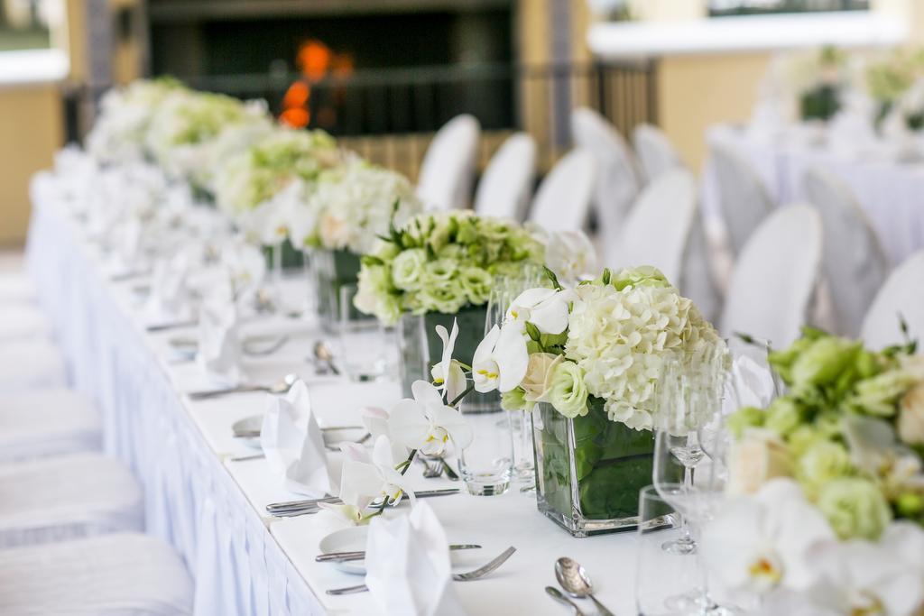 Grand Coloane Resort Macao Extérieur photo A table set for a wedding reception