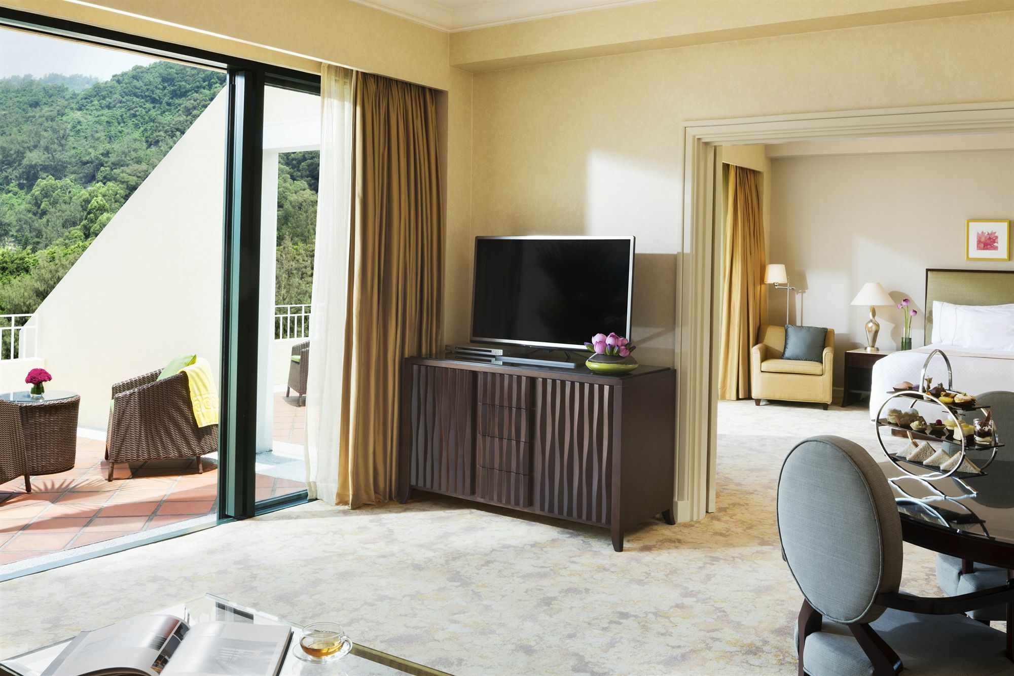 Grand Coloane Resort Macao Extérieur photo A television set